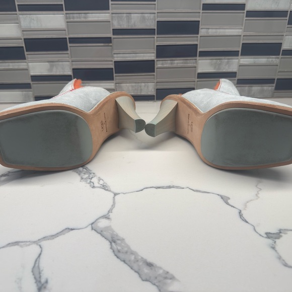 UGG Gray Ankle Boots with Suede Upper and Chunky Sole Eckhaus Latte Size 9 - Picture 4 of 8